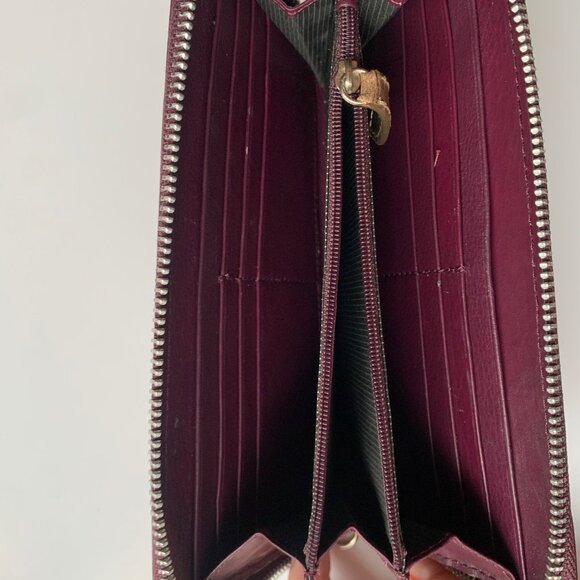 Roots Genuine Leather Zip Around Wallet Burgundy with Tassel & Beaver Charm - Picture 4 of 4